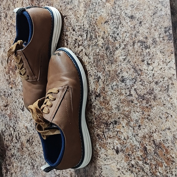 Boy's Shoes - Picture 3 of 4